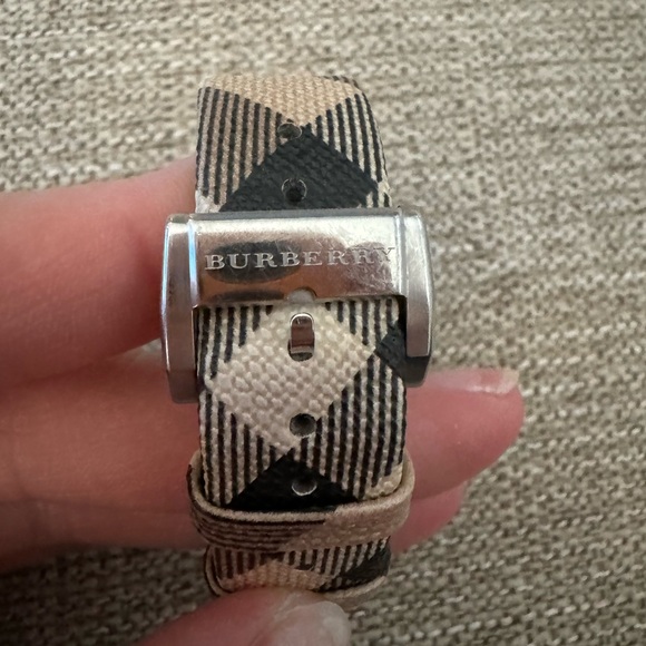Burberry Heritage Nova Check 38mm Women's Watch - Authentic. - Picture 14 of 15
